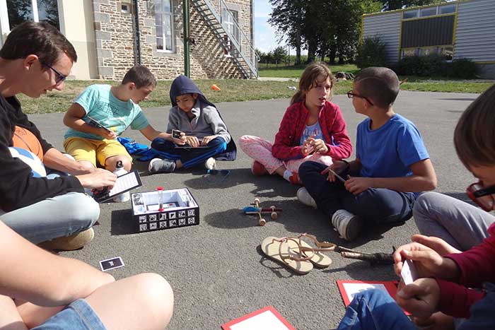 Jeux de société sous le soleil normand